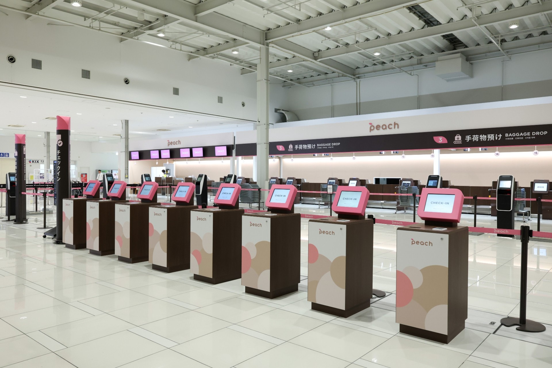 関西空港国内線のPeachのチェックインカウンターの写真